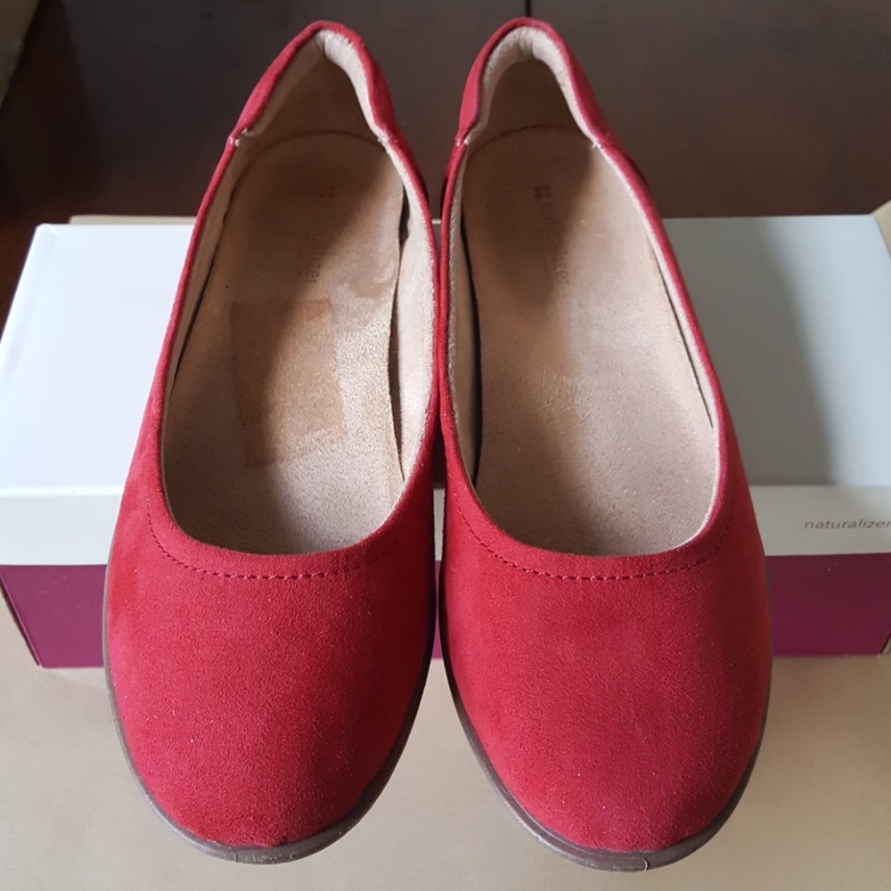 02:05 - Naturalizer Red Flats - Picture 2 of 5